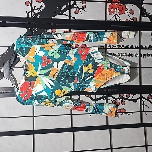 Vince Camuto Floral Long Sleeve Open Back Swimsuit Plus Size 14 NWT - Picture 1 of 8